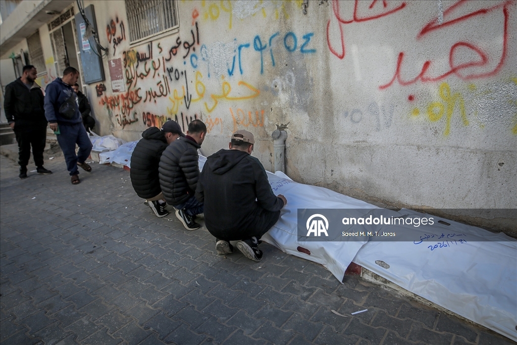 İsrail'in Gazze’ye düzenlediği saldırılarda 7'si aynı aileden 12 Filistinli hayatını kaybetti