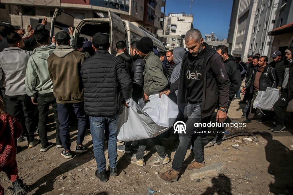 İsrail'in Gazze’ye düzenlediği saldırılarda 7'si aynı aileden 12 Filistinli hayatını kaybetti