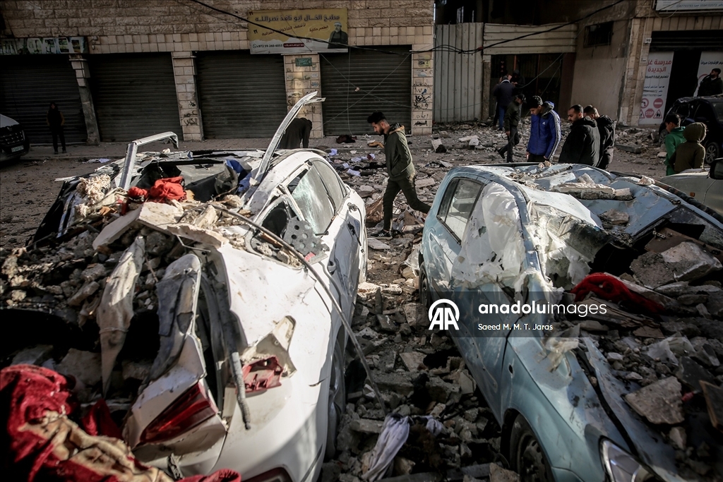 İsrail'in Gazze’ye düzenlediği saldırılarda 7'si aynı aileden 12 Filistinli hayatını kaybetti