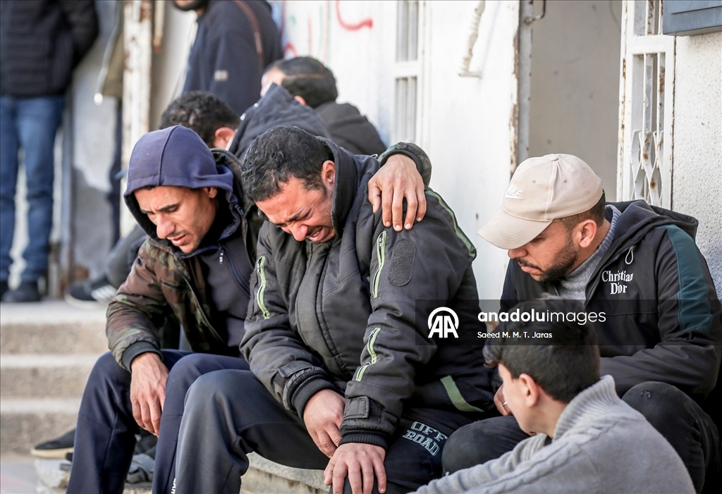 İsrail'in Gazze’ye düzenlediği saldırılarda 7'si aynı aileden 12 Filistinli hayatını kaybetti