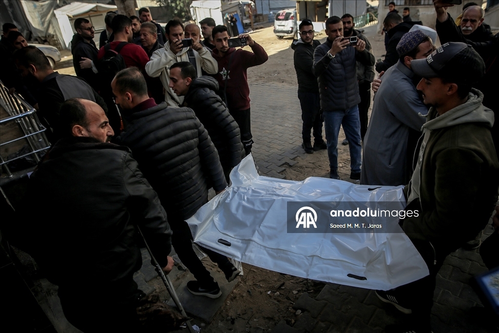 İsrail'in Gazze’ye düzenlediği saldırılarda 7'si aynı aileden 12 Filistinli hayatını kaybetti