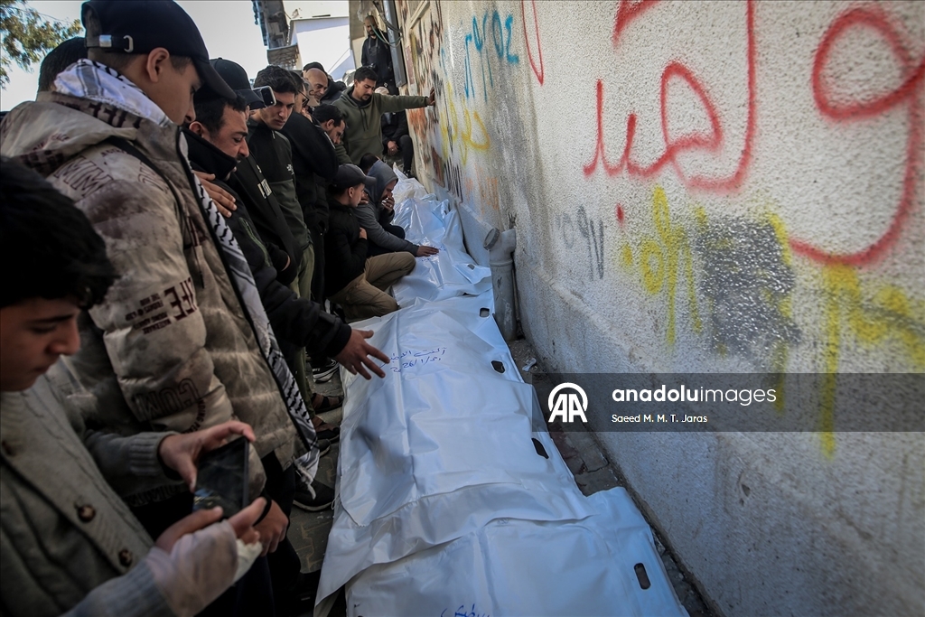 İsrail'in Gazze’ye düzenlediği saldırılarda 7'si aynı aileden 12 Filistinli hayatını kaybetti