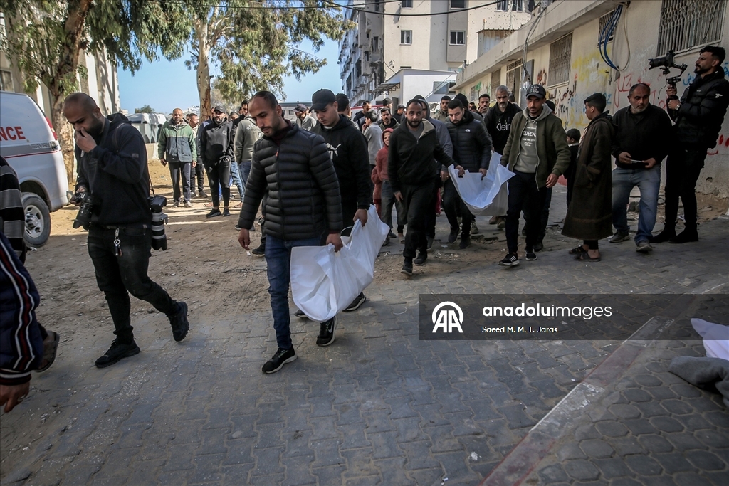 İsrail'in Gazze’ye düzenlediği saldırılarda 7'si aynı aileden 12 Filistinli hayatını kaybetti