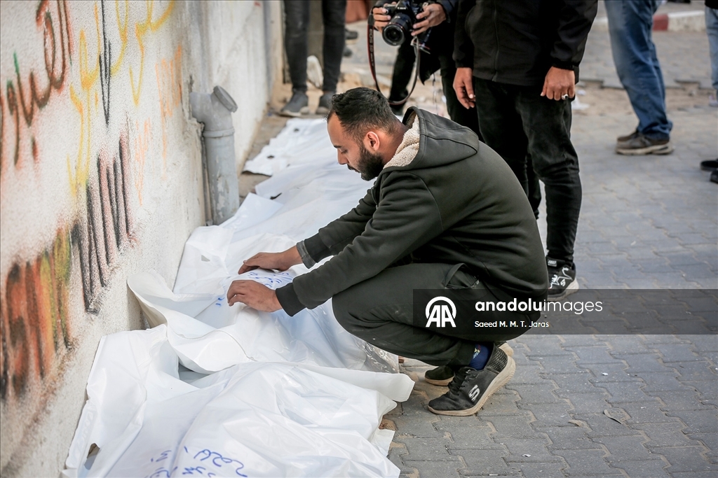 İsrail'in Gazze’ye düzenlediği saldırılarda 7'si aynı aileden 12 Filistinli hayatını kaybetti