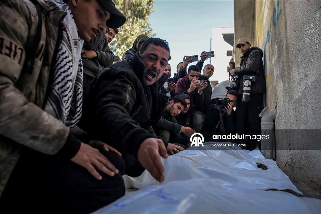 İsrail'in Gazze’ye düzenlediği saldırılarda 7'si aynı aileden 12 Filistinli hayatını kaybetti