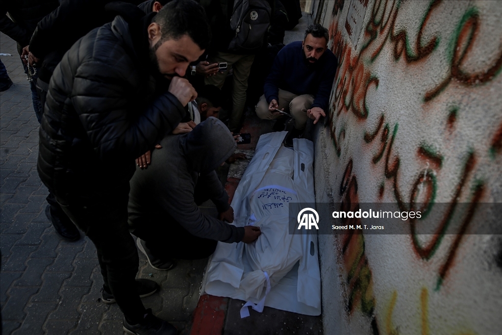 İsrail'in Gazze’ye düzenlediği saldırılarda 7'si aynı aileden 12 Filistinli hayatını kaybetti