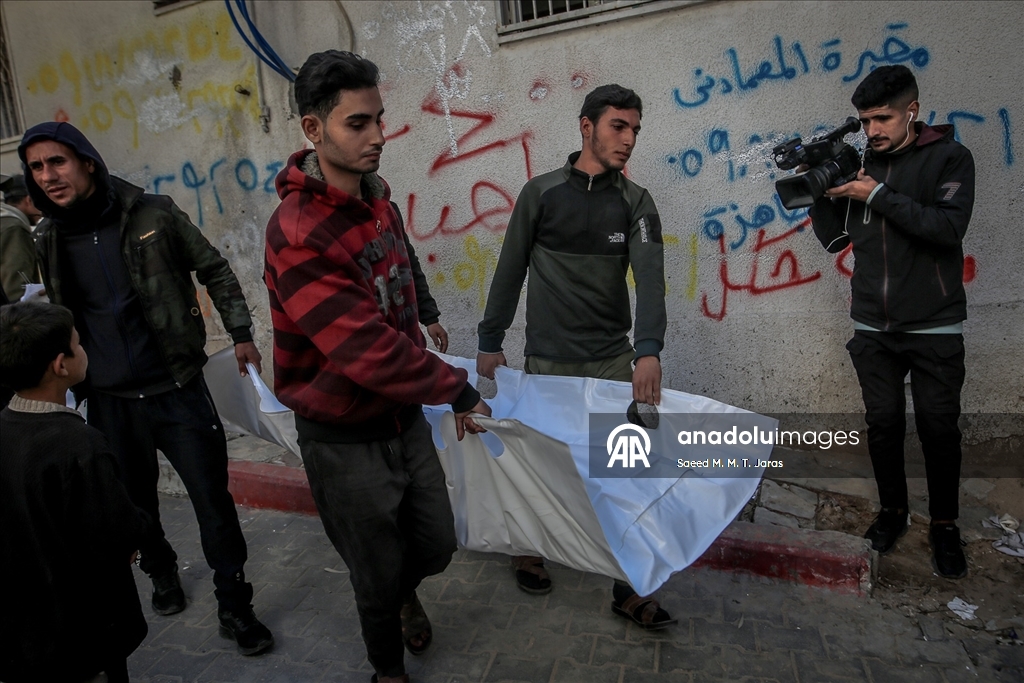 İsrail'in Gazze’ye düzenlediği saldırılarda 7'si aynı aileden 12 Filistinli hayatını kaybetti