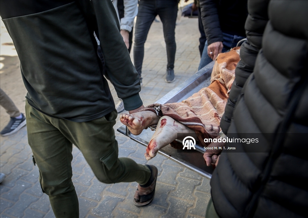 İsrail'in Gazze’ye düzenlediği saldırılarda 7'si aynı aileden 12 Filistinli hayatını kaybetti