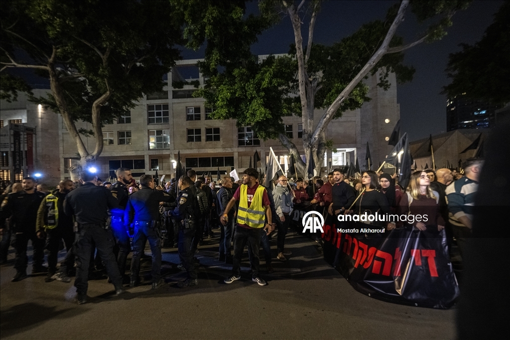 آلاف الفلسطينيين داخل إسرائيل يتظاهرون ضد الجريمة و"تواطؤ الشرطة"