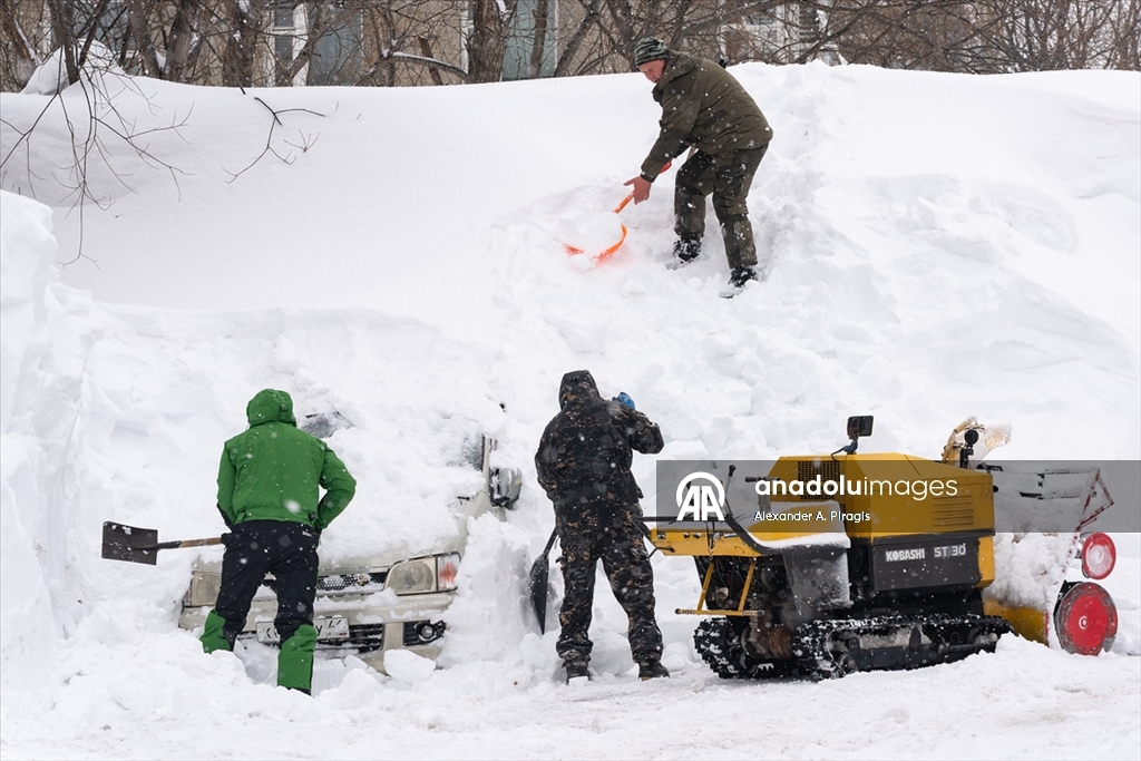 Rusya'nın Kamçatka Yarımadası'nda yoğun kar yağışı etkili oldu