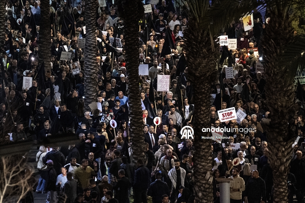 آلاف الفلسطينيين داخل إسرائيل يتظاهرون ضد الجريمة و"تواطؤ الشرطة"