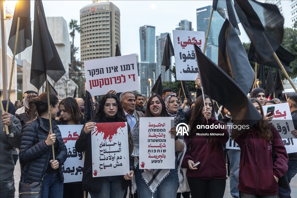 آلاف الفلسطينيين داخل إسرائيل يتظاهرون ضد الجريمة و"تواطؤ الشرطة"