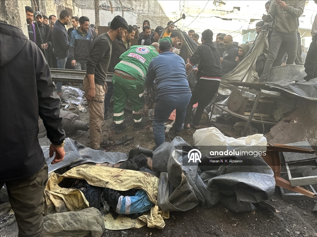 В результате атак израильской армии на сектор Газа за последние 24 часа погибли 37 палестинцев