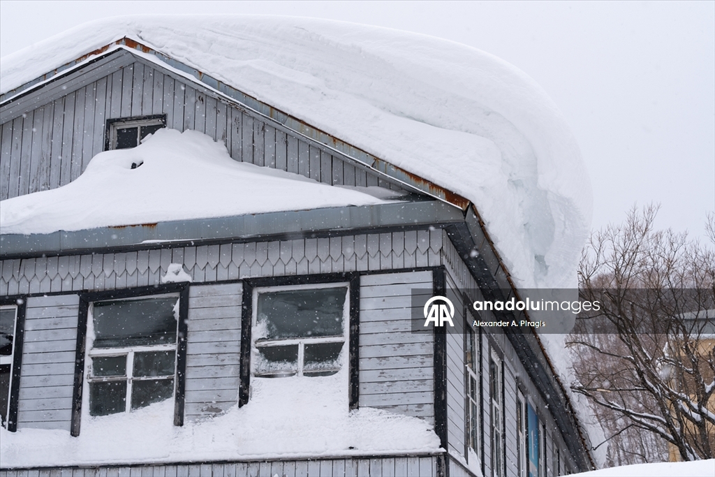 Rusya'nın Kamçatka Yarımadası'nda yoğun kar yağışı etkili oldu