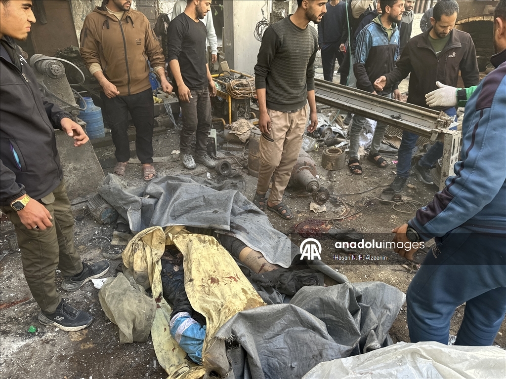 В результате атак израильской армии на сектор Газа за последние 24 часа погибли 37 палестинцев