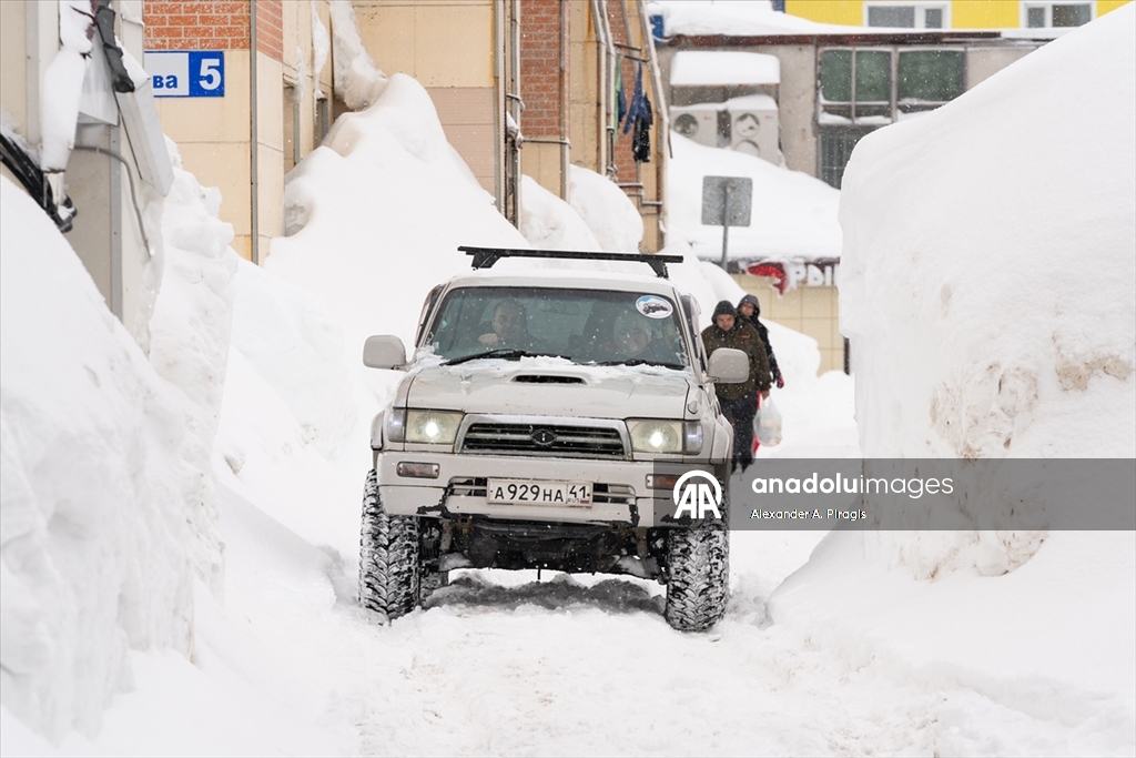 Rusya'nın Kamçatka Yarımadası'nda yoğun kar yağışı etkili oldu