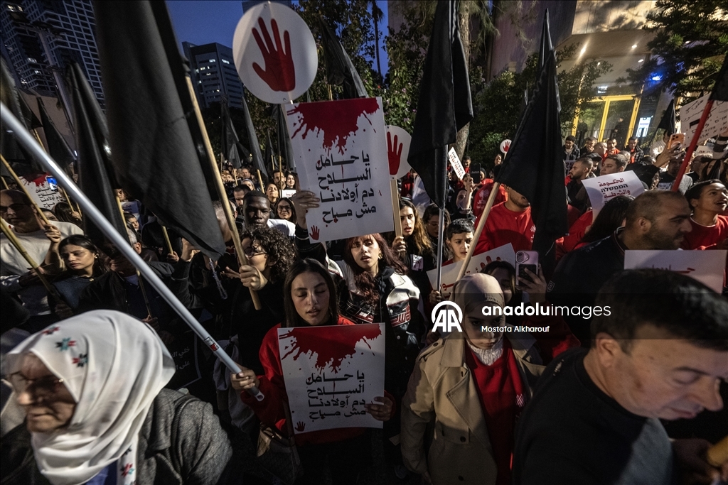 آلاف الفلسطينيين داخل إسرائيل يتظاهرون ضد الجريمة و"تواطؤ الشرطة"