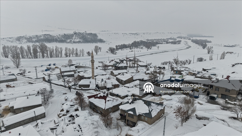 Ağrı'nın Hamur ve Taşlıçay ilçelerine bağlı köylerde yoğun kar yağışı 