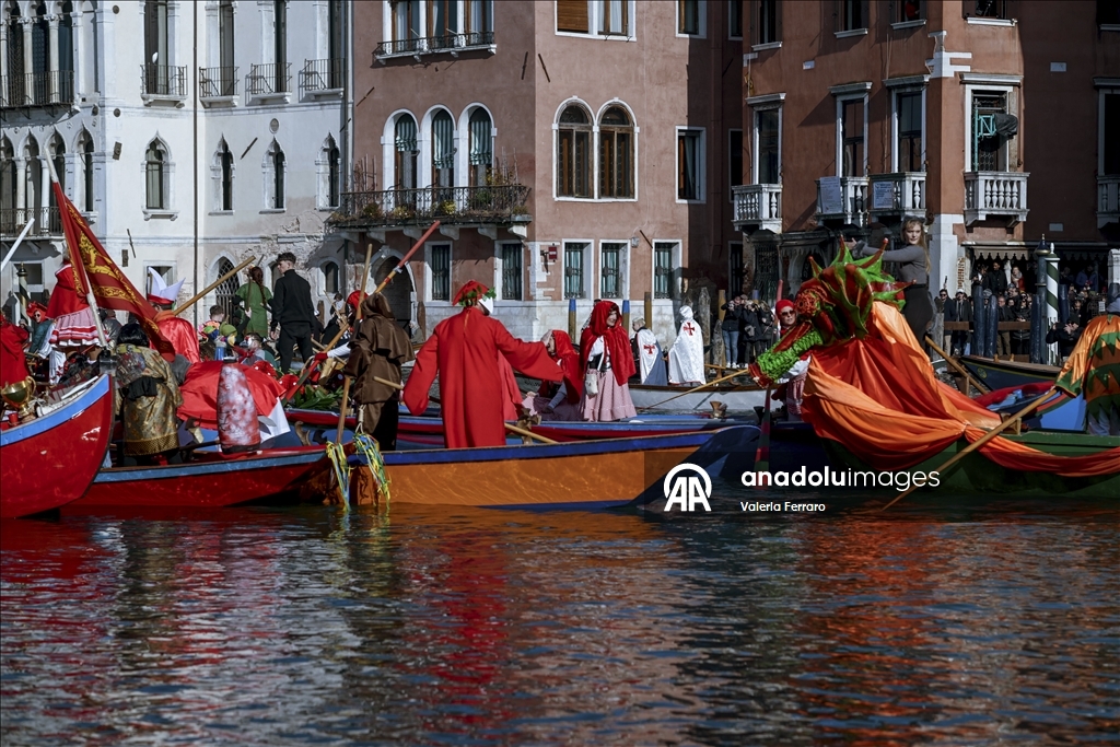 إيطاليا.. انطلاق كرنفال البندقية بعرض مائي في القناة الكبرى
