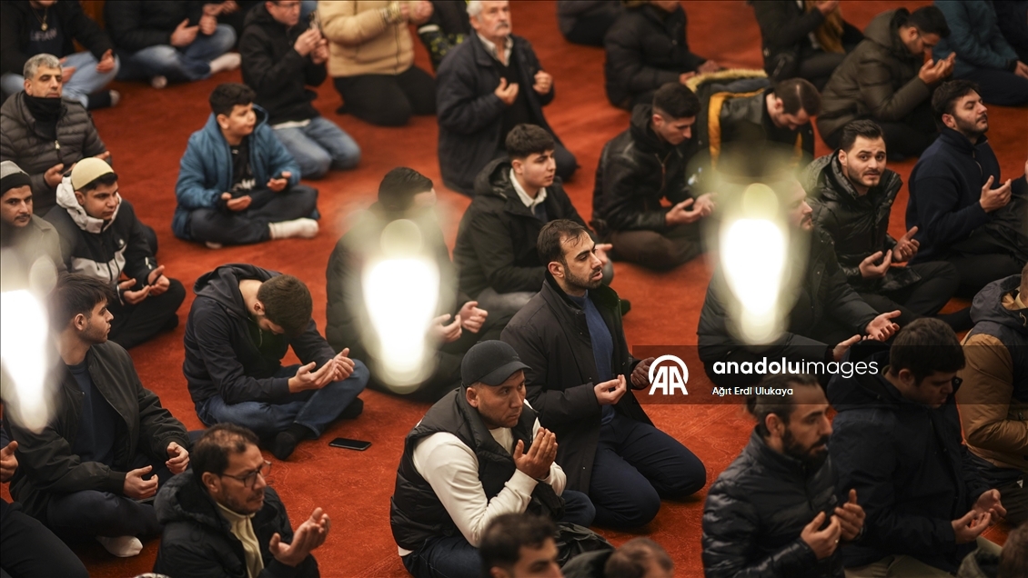 Berat Kandili İstanbul'da mevlit ve dualarla idrak edildi