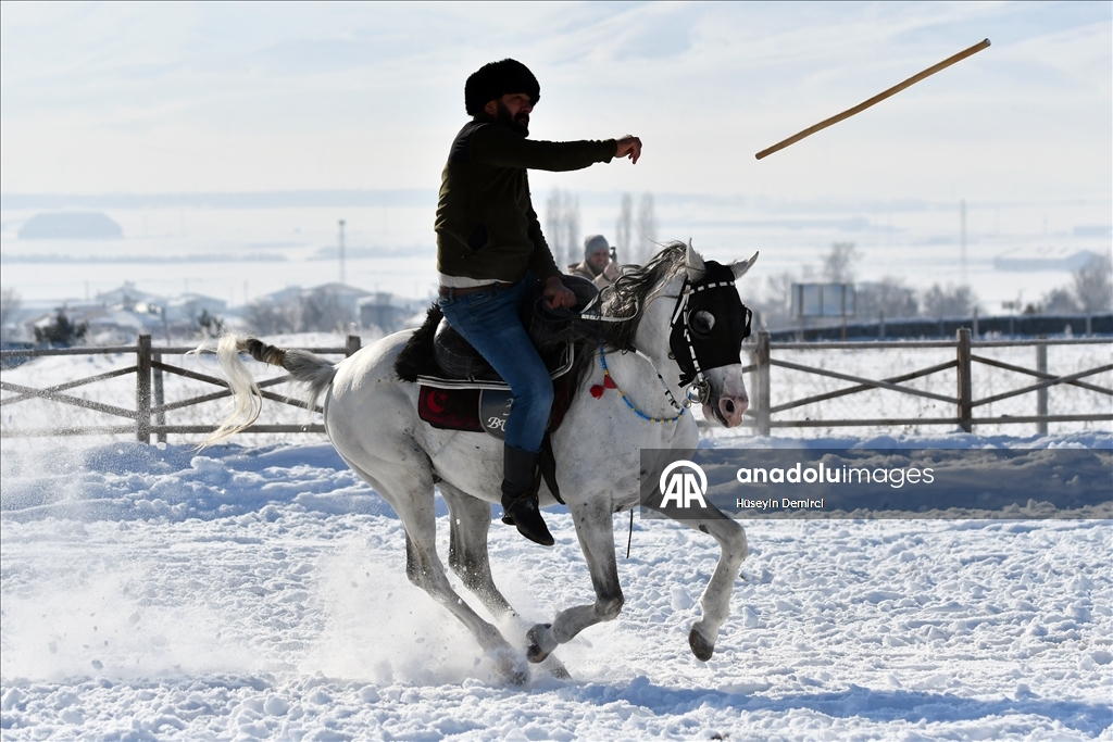 В Карсе растет интерес к джириту — важному элементу туристического направления