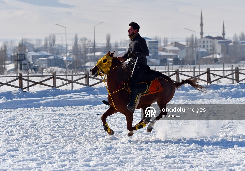В Карсе растет интерес к джириту — важному элементу туристического направления