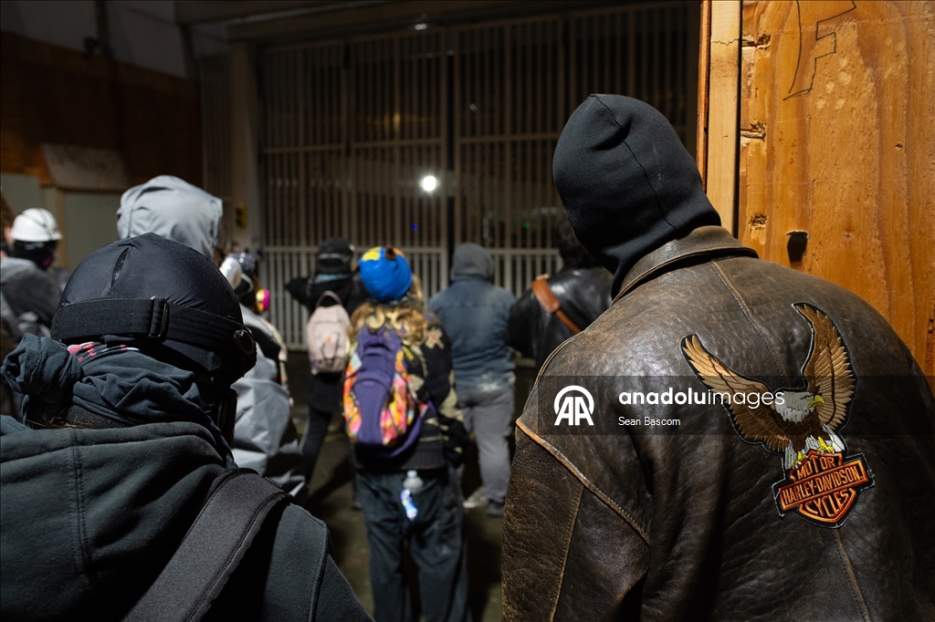 Полиция города Портленд в США применила силу во время акции протеста против ICE