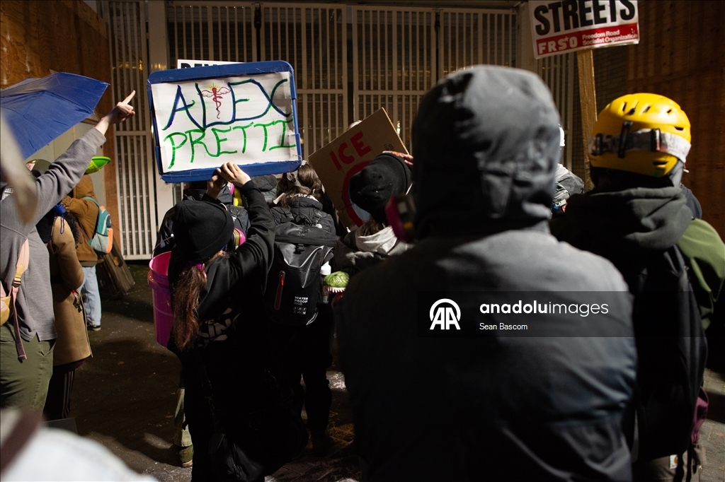 Полиция города Портленд в США применила силу во время акции протеста против ICE