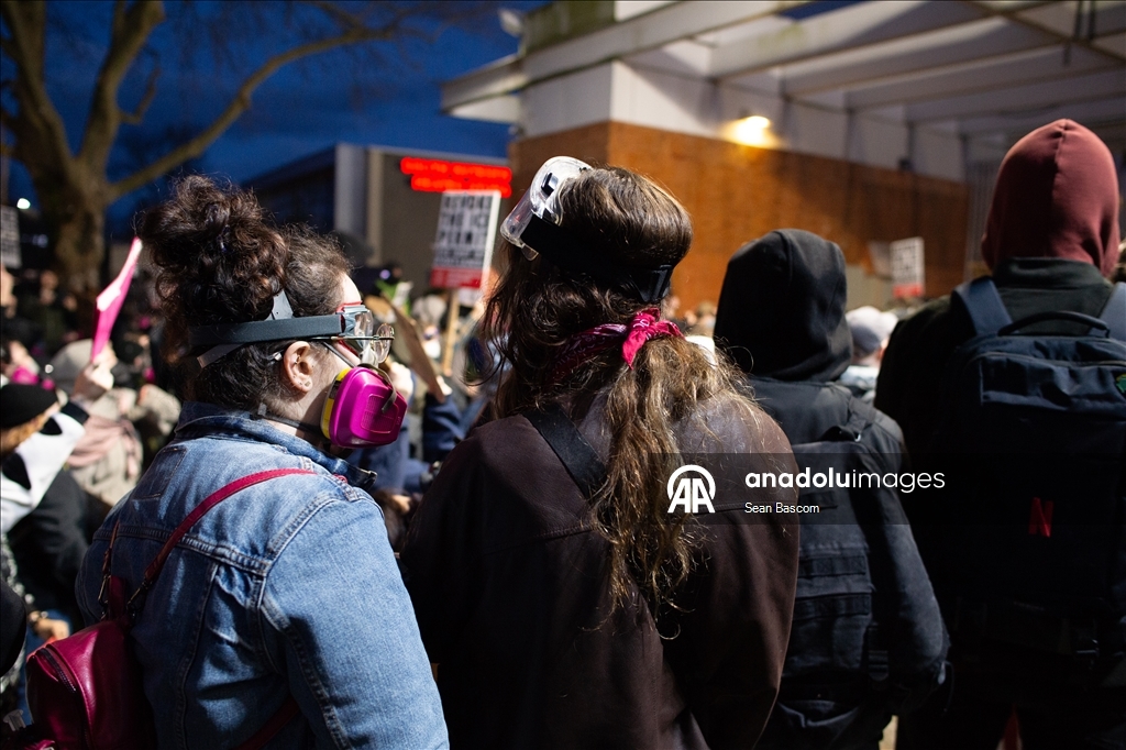 Полиция города Портленд в США применила силу во время акции протеста против ICE