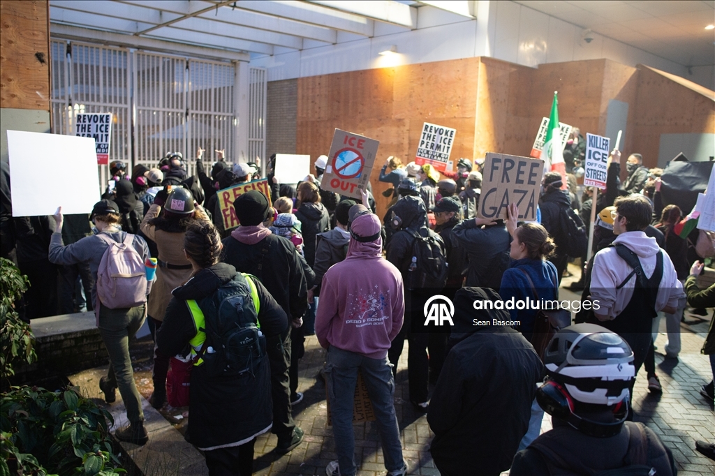 Полиция города Портленд в США применила силу во время акции протеста против ICE