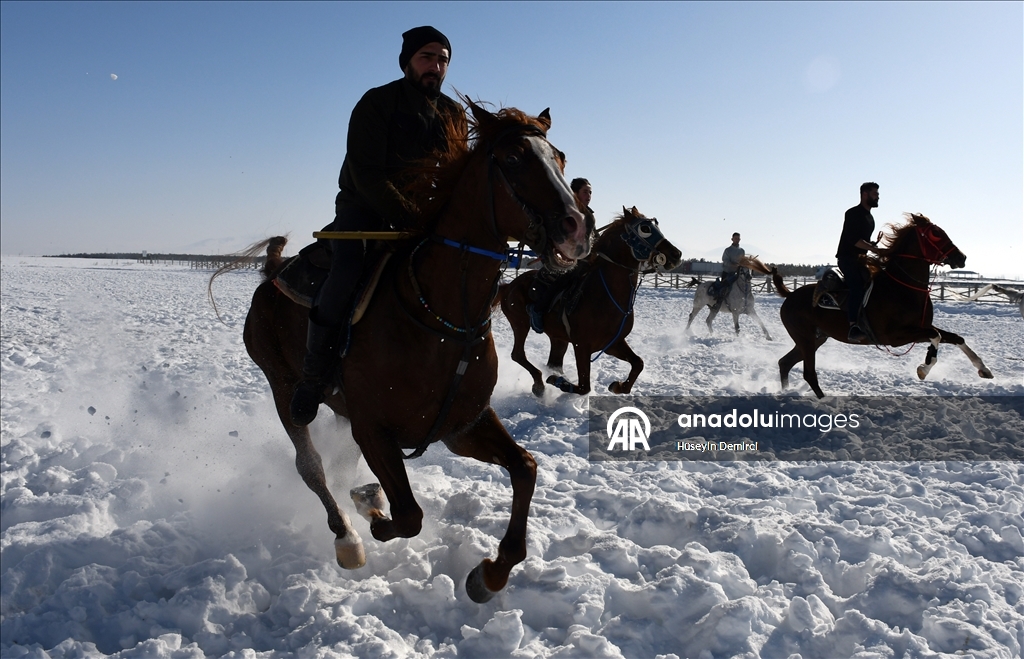 В Карсе растет интерес к джириту — важному элементу туристического направления