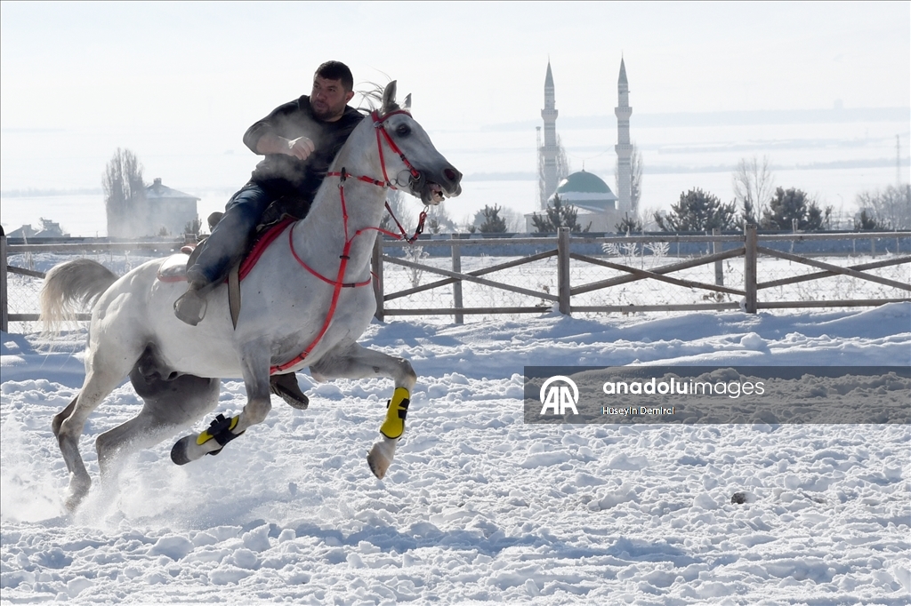 В Карсе растет интерес к джириту — важному элементу туристического направления
