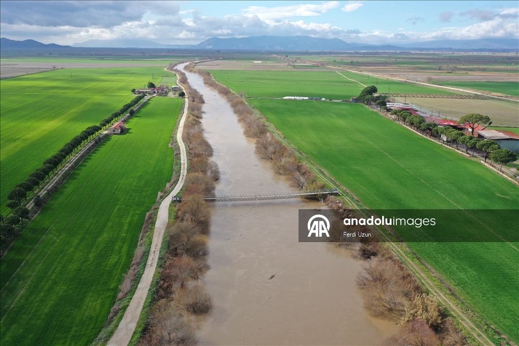 Büyük Menderes Nehri yağmur sularıyla güçlendi