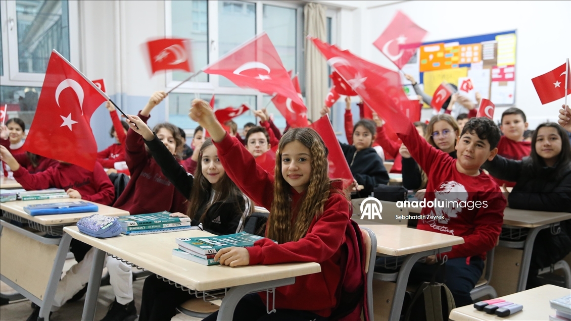Denizli'de okullarda ikinci dönem "Bayrak Sevgisi" temasıyla başladı