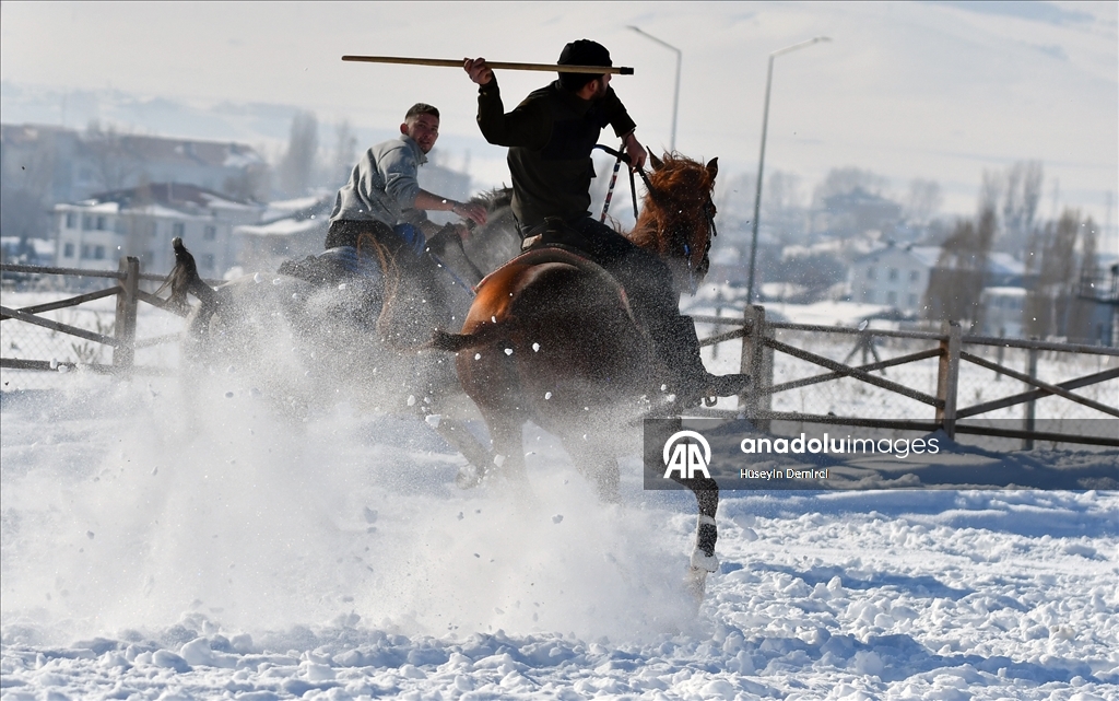 В Карсе растет интерес к джириту — важному элементу туристического направления
