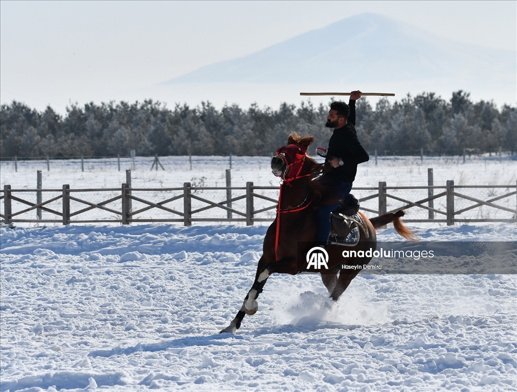 В Карсе растет интерес к джириту — важному элементу туристического направления