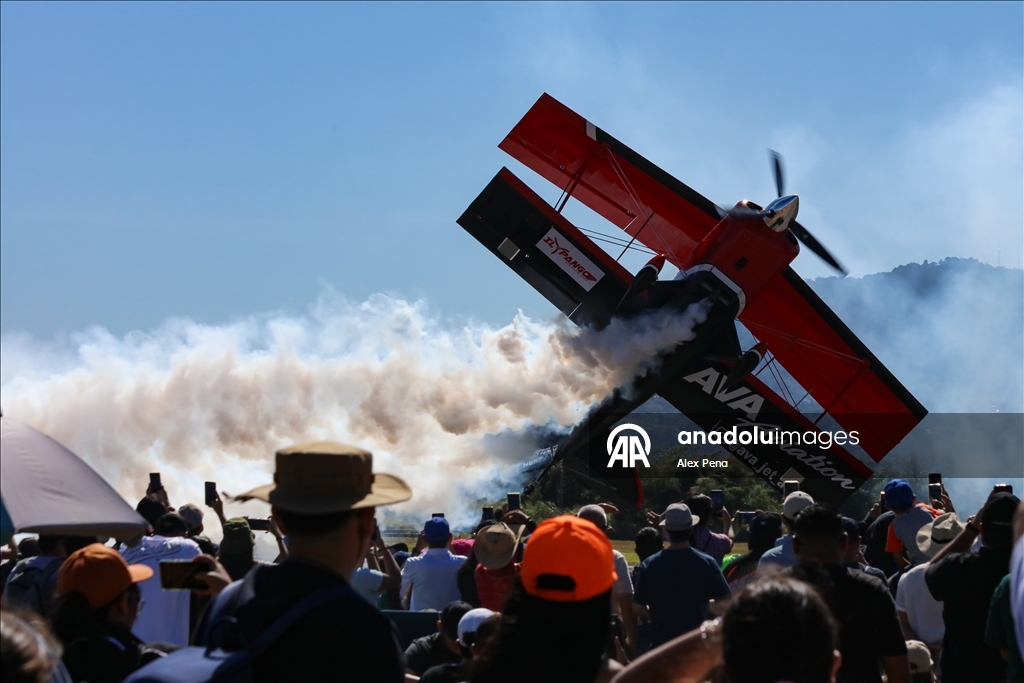 В Сальвадоре состоялось 15-е Авиашоу в Илопанго