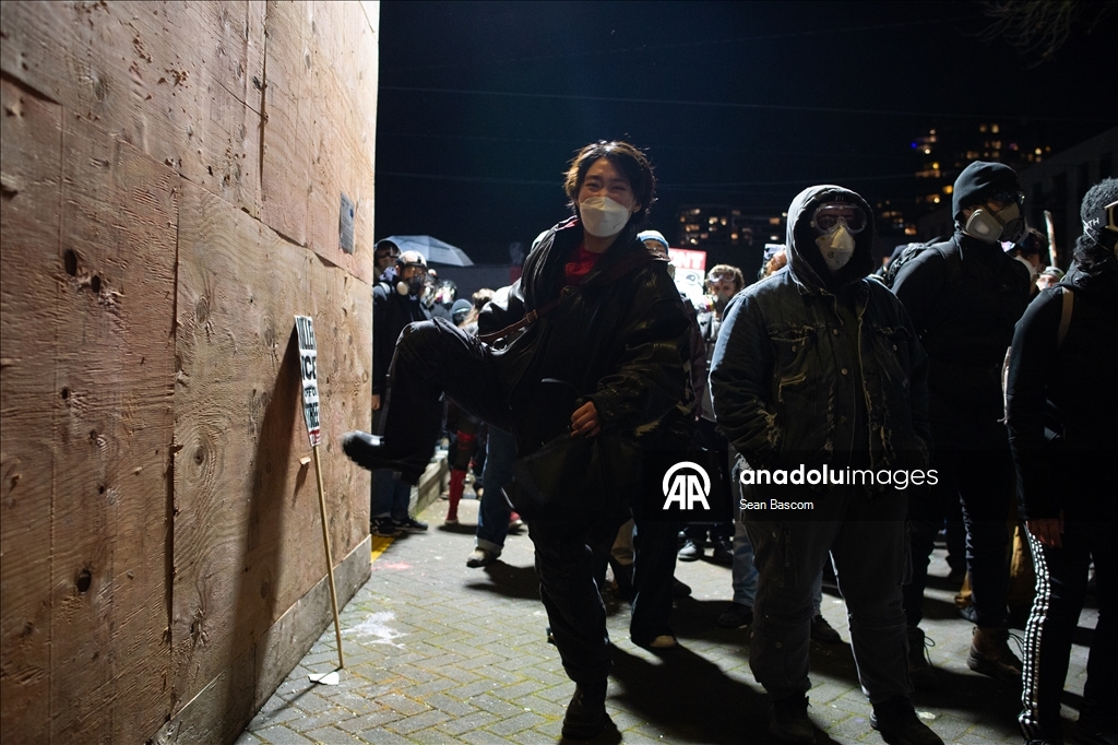 Полиция города Портленд в США применила силу во время акции протеста против ICE