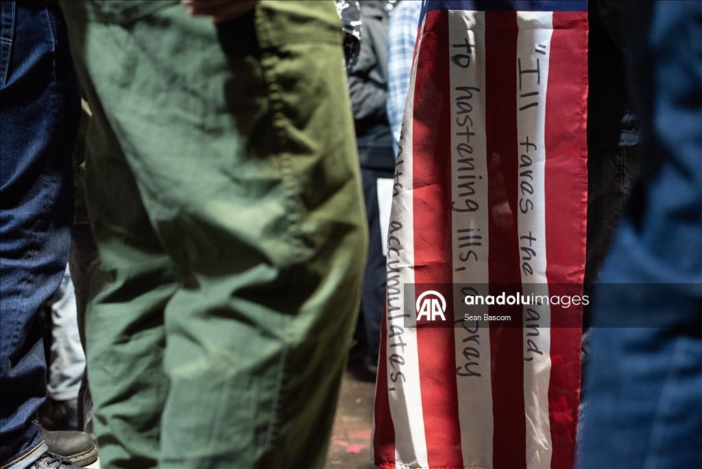 Полиция города Портленд в США применила силу во время акции протеста против ICE