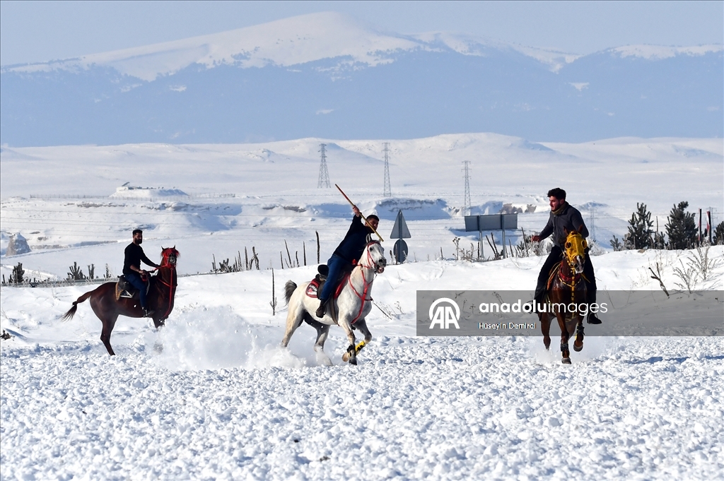 В Карсе растет интерес к джириту — важному элементу туристического направления