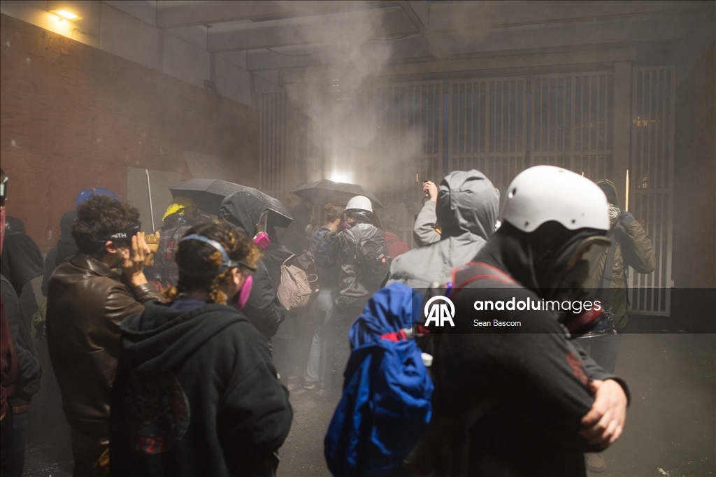 Полиция города Портленд в США применила силу во время акции протеста против ICE