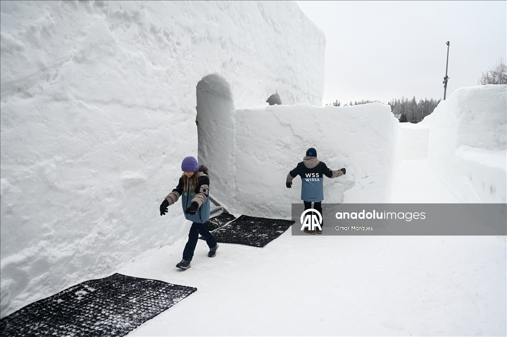 Крупнейший в Европе снежный лабиринт в Закопане принимает посетителей