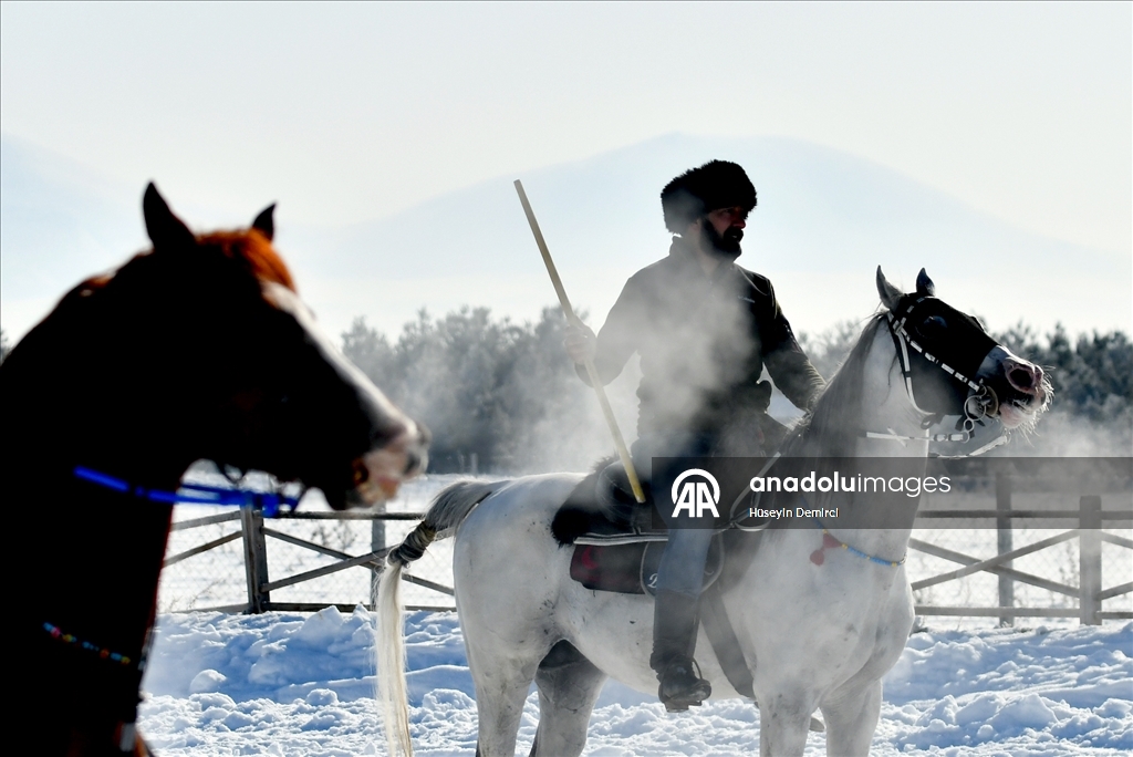 В Карсе растет интерес к джириту — важному элементу туристического направления