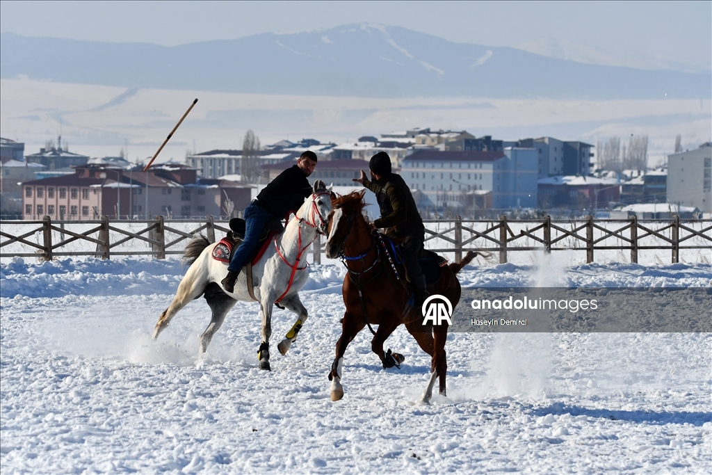 В Карсе растет интерес к джириту — важному элементу туристического направления