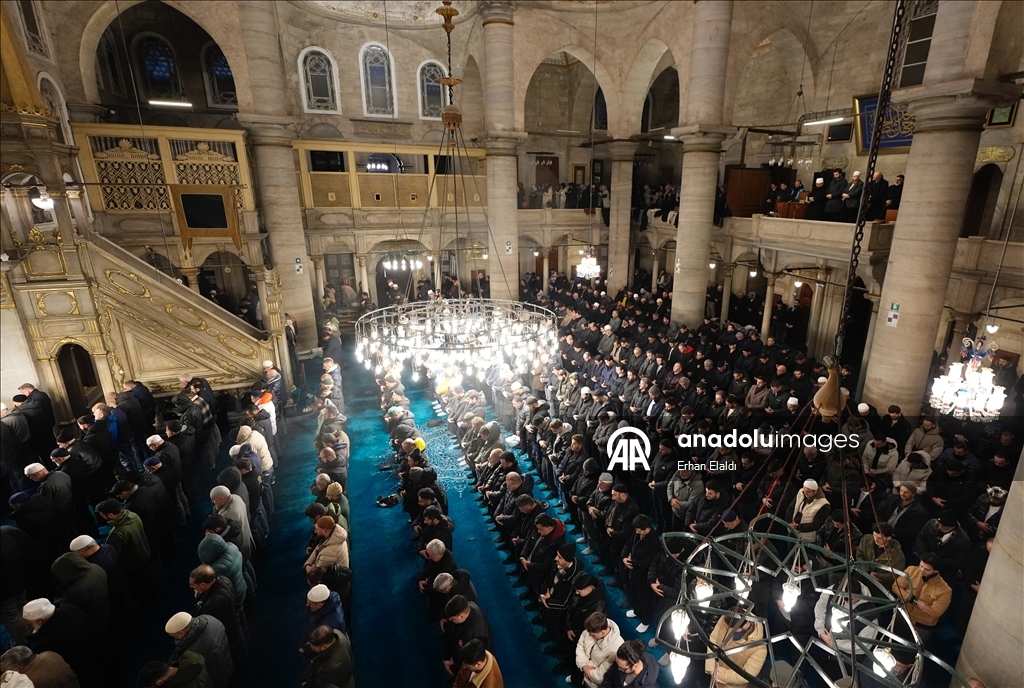 Berat Kandili İstanbul'da mevlit ve dualarla idrak edildi
