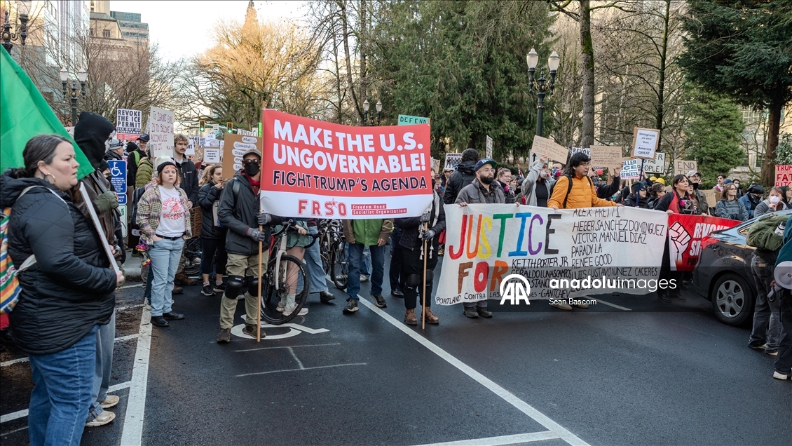 Anti-ICE protest march from Portland City Hall to ICE Facility