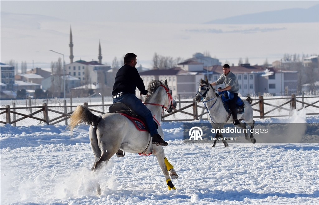 В Карсе растет интерес к джириту — важному элементу туристического направления