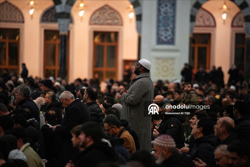 Berat Kandili İstanbul'da mevlit ve dualarla idrak edildi