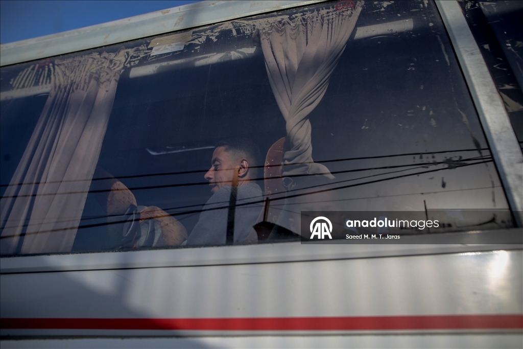 غزة.. أول حافلة تقل مرضى تتجه من خان يونس إلى معبر رفح