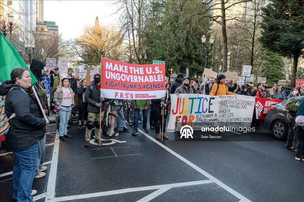 Полиция города Портленд в США применила силу во время акции протеста против ICE